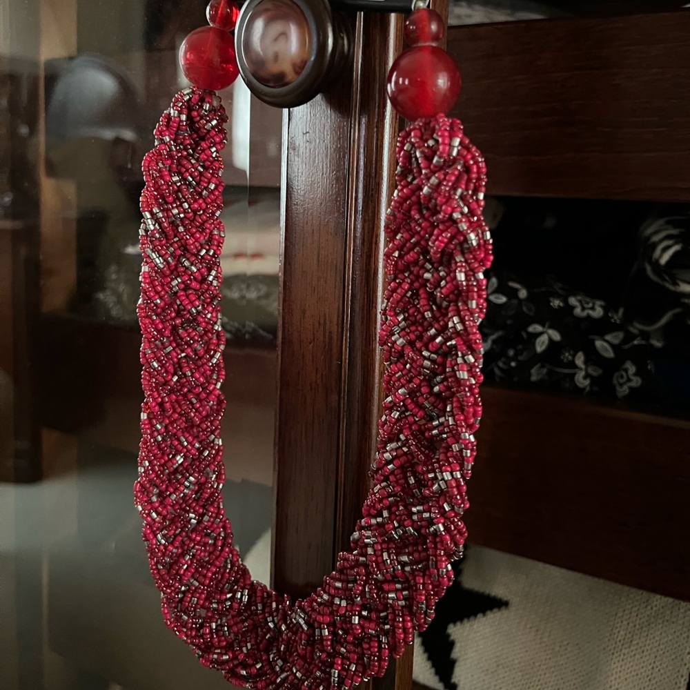 🆕 Bold Red Beaded Necklace